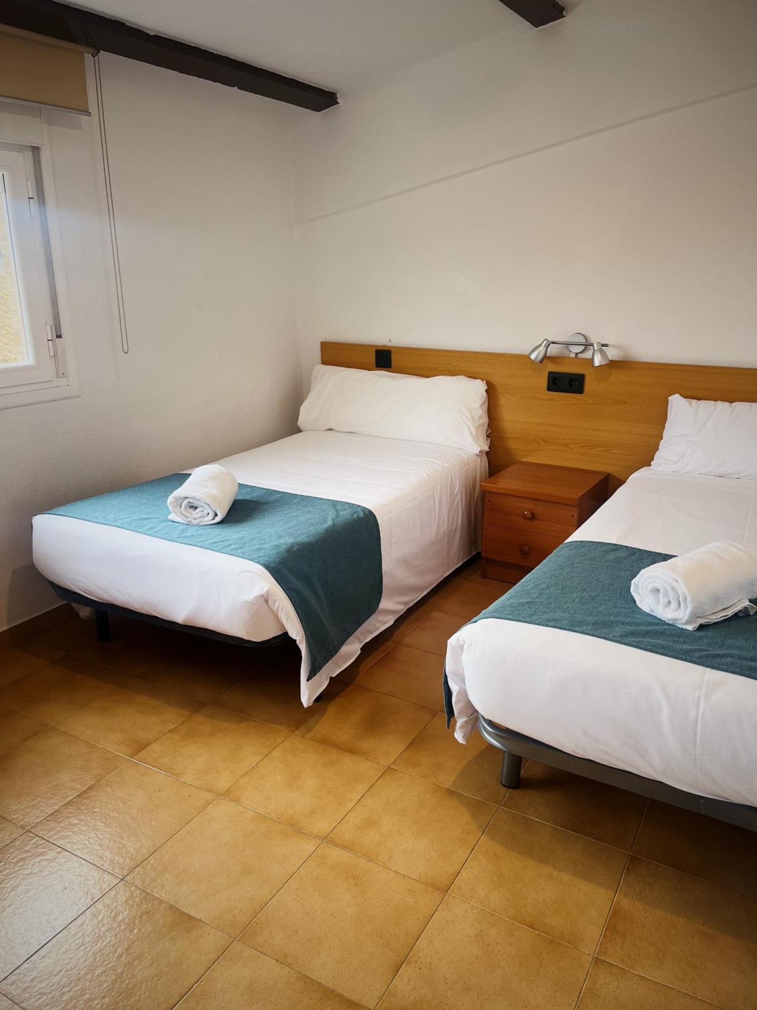 Hostal Legaz Funes Extérieur photo