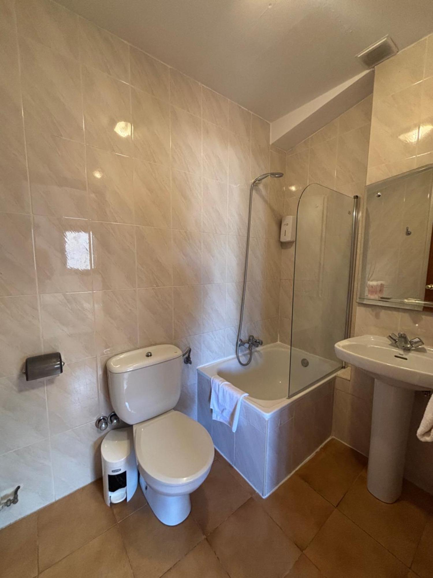 Hostal Legaz Funes Extérieur photo