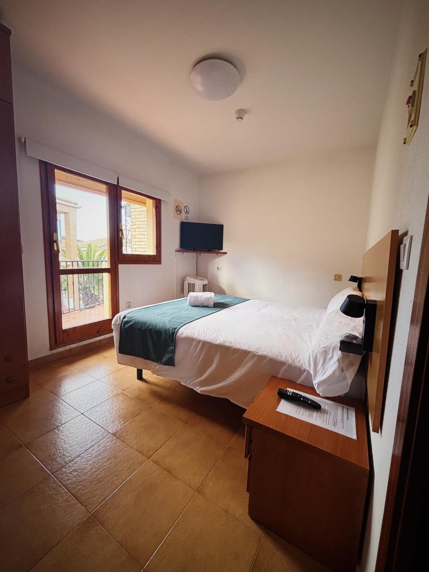 Hostal Legaz Funes Extérieur photo