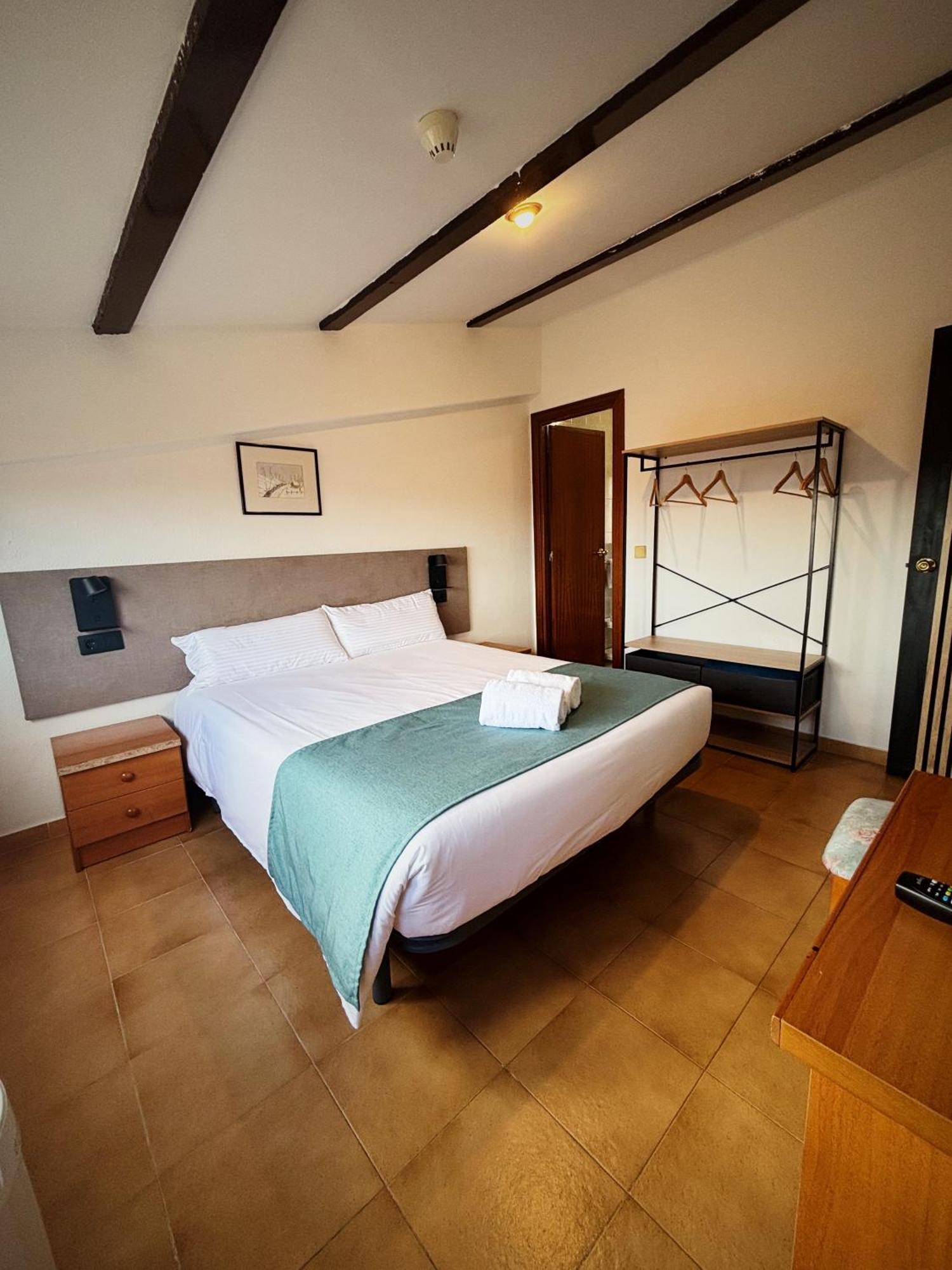 Hostal Legaz Funes Extérieur photo