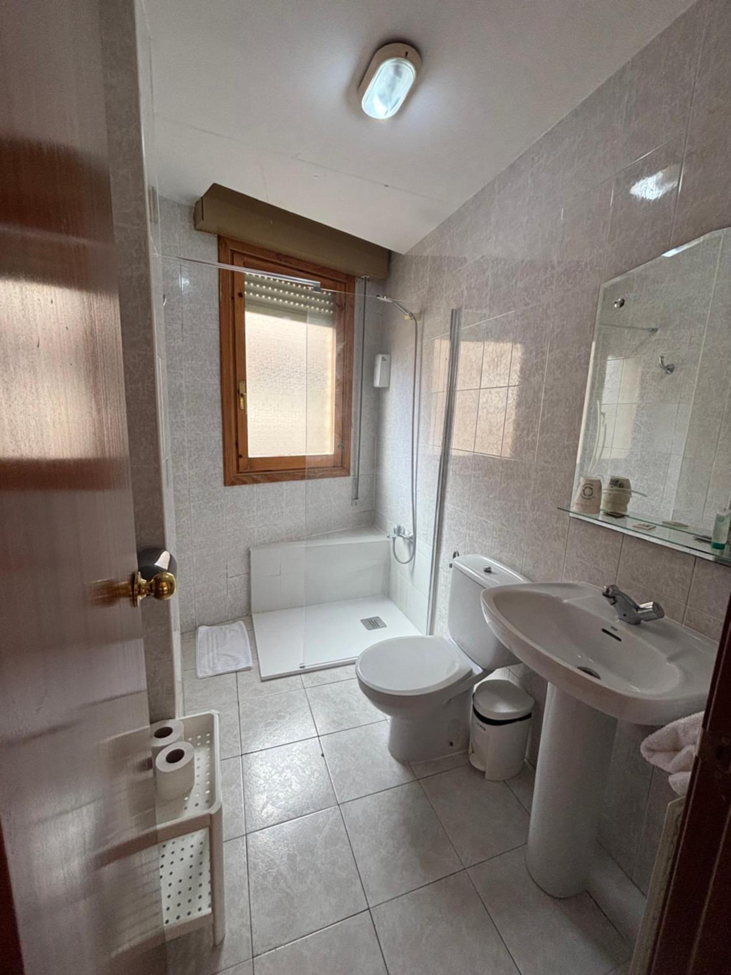 Hostal Legaz Funes Extérieur photo
