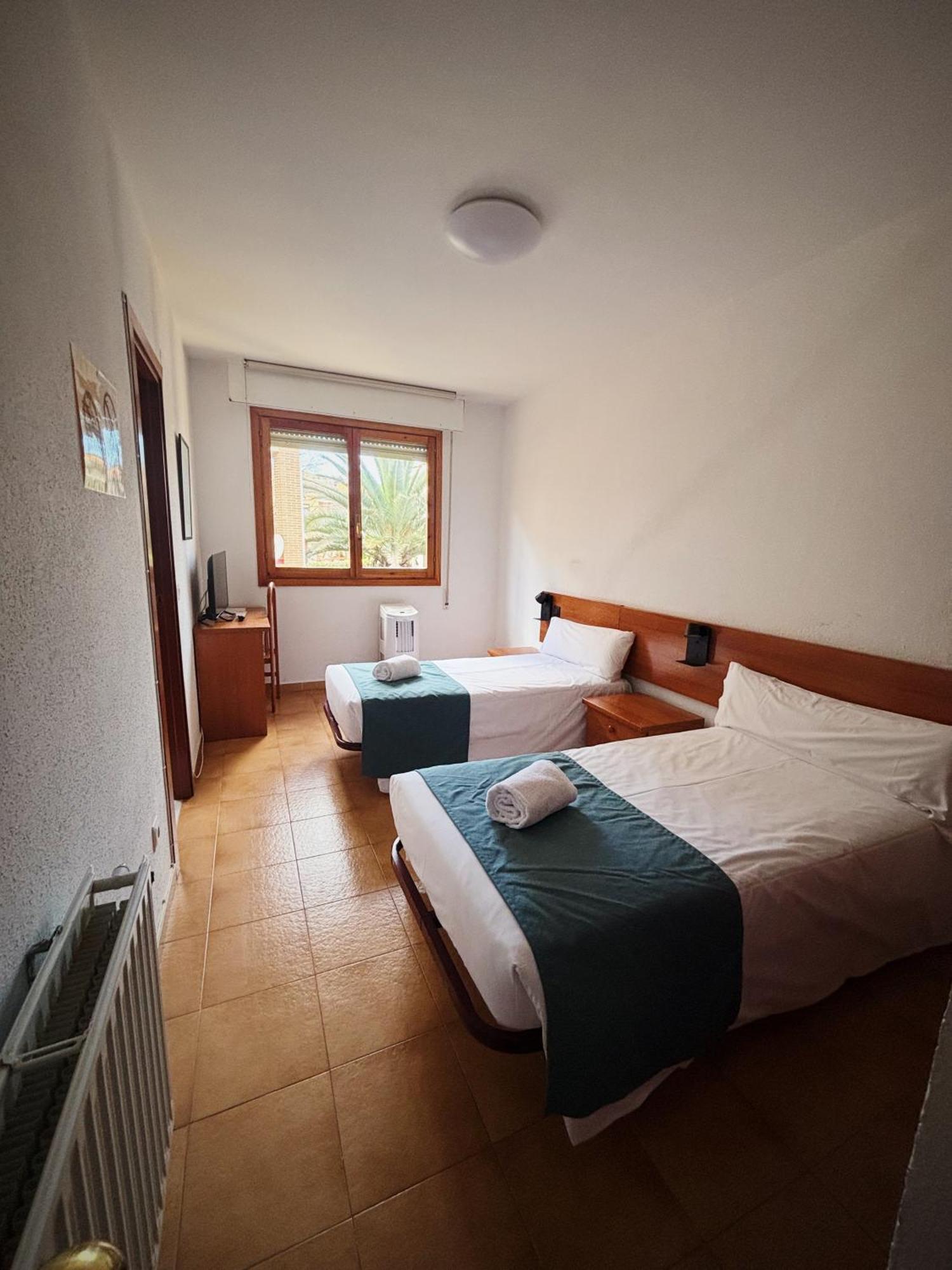 Hostal Legaz Funes Extérieur photo