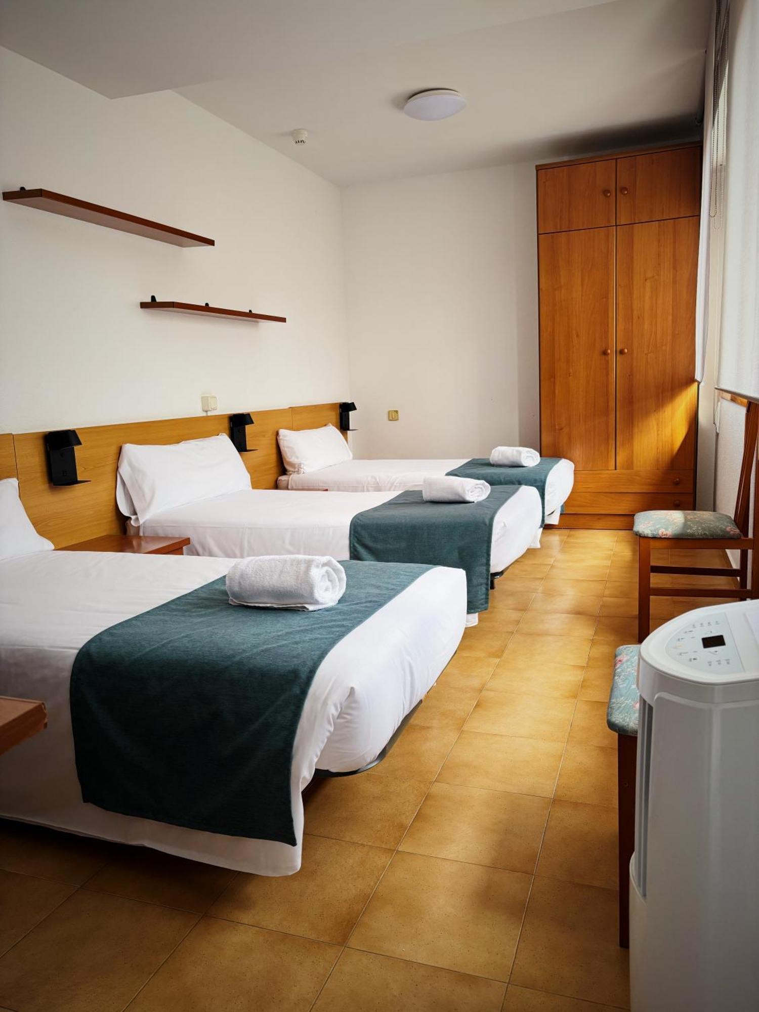 Hostal Legaz Funes Extérieur photo
